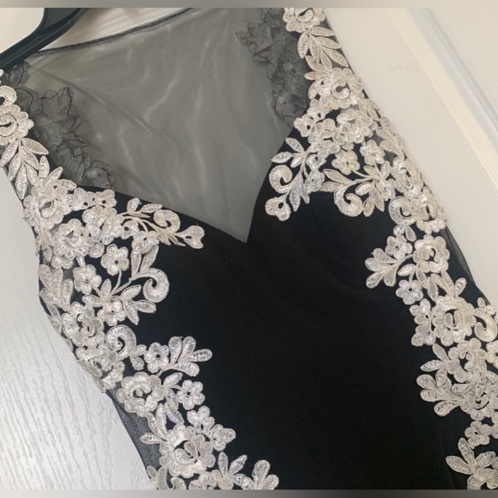 Betsy & Adam Lace Mesh-Inset Gown